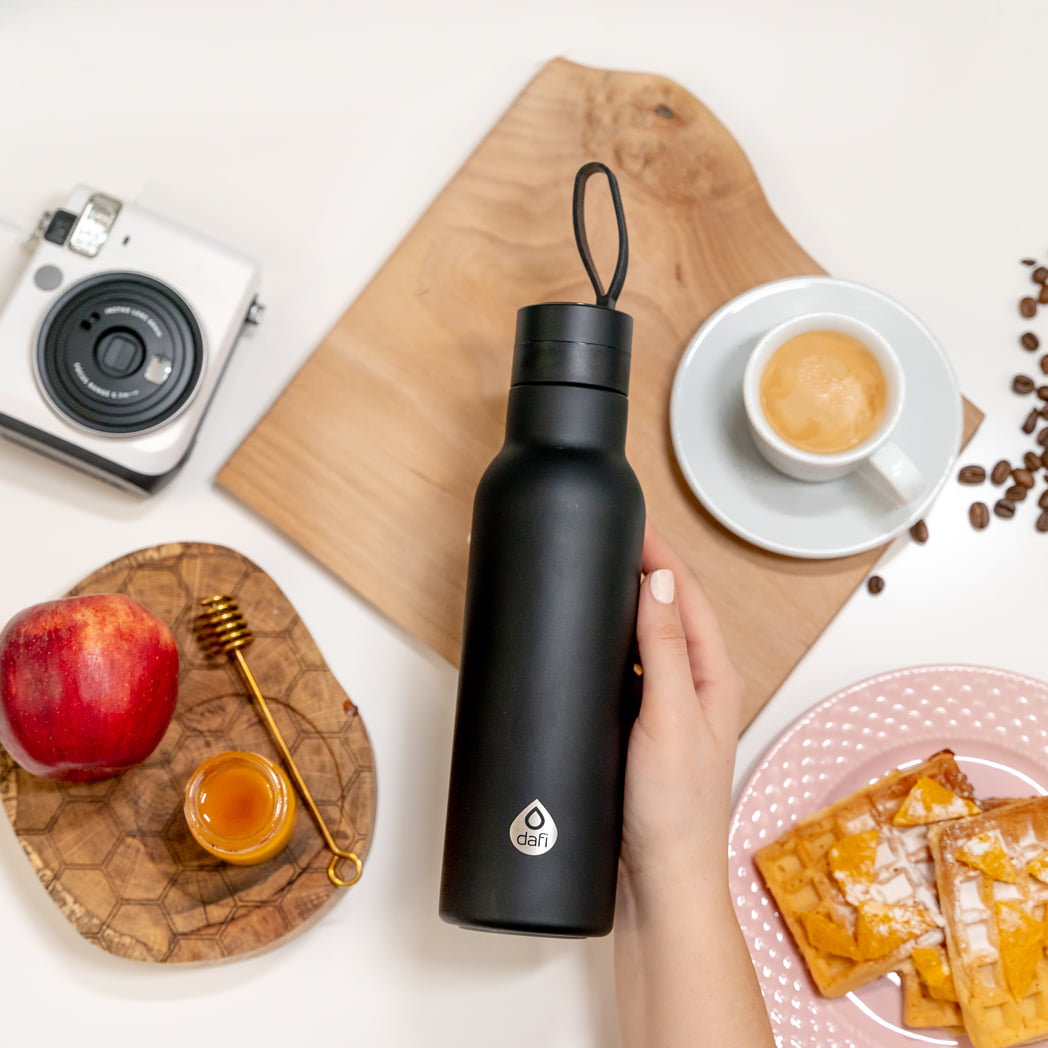 Termoska DAFI Thermal Bottle 0,5 l – čierna nerezová fľaša na teplé aj studené nápoje